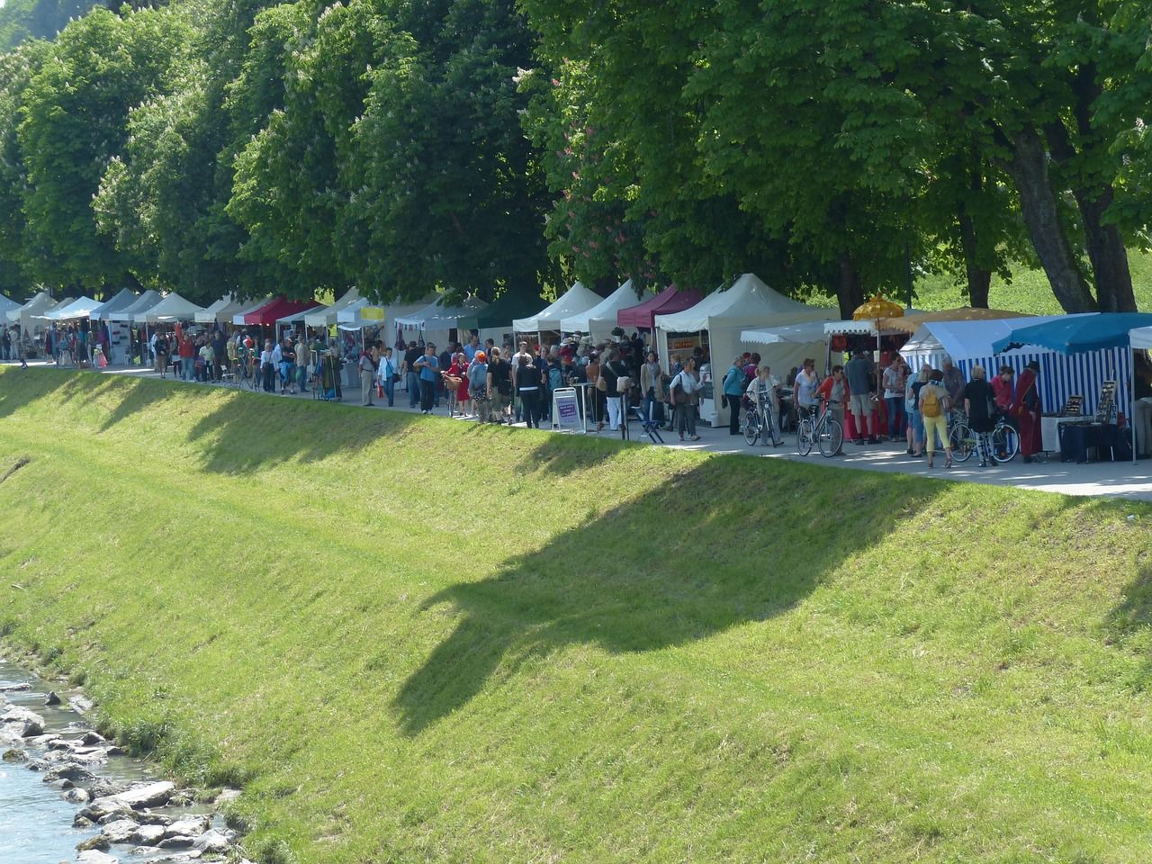 Faltpavillon im Einsatz